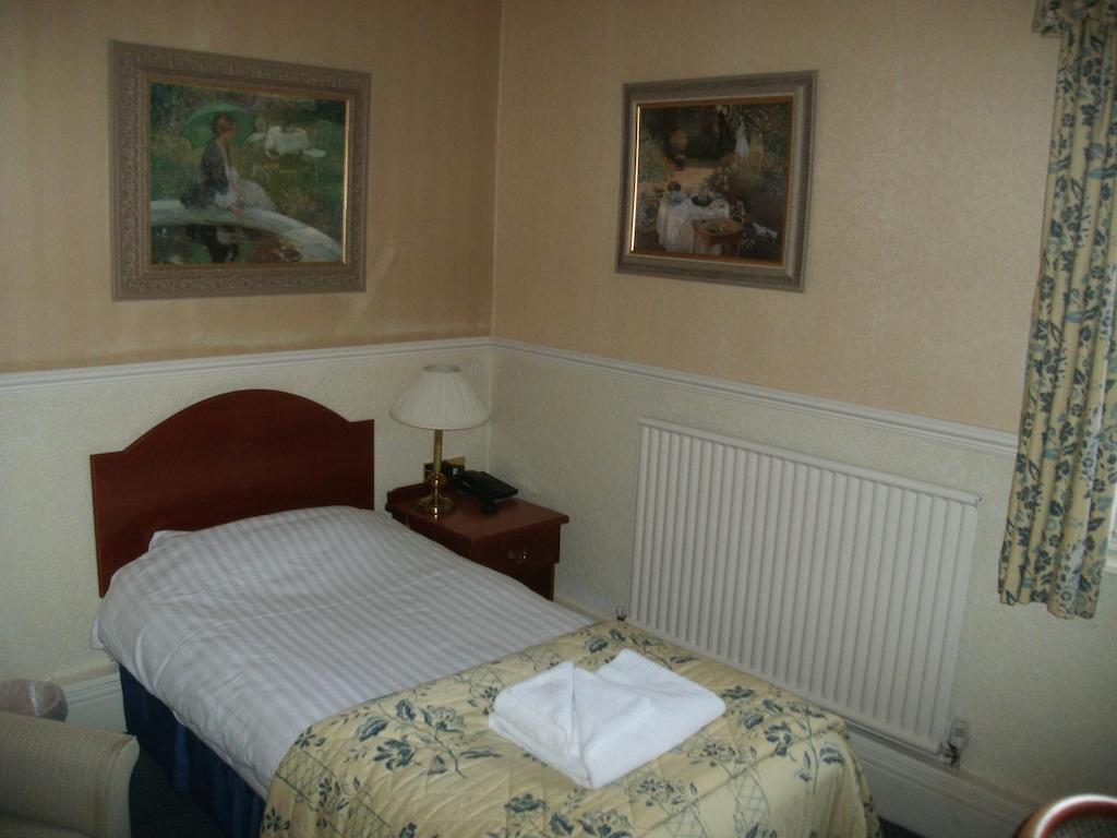 Clarkes Hotel Barrow In Furness الغرفة الصورة